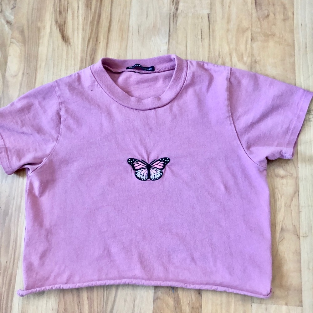 Dark pink butterfly cropped shirt